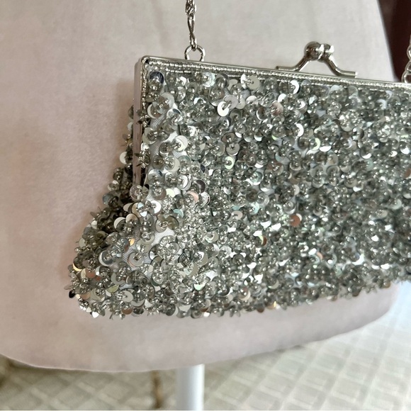 La Regale Bag Silver Sequin Mini Crossbody Purse Evening Cocktail Occasion - Picture 3 of 13